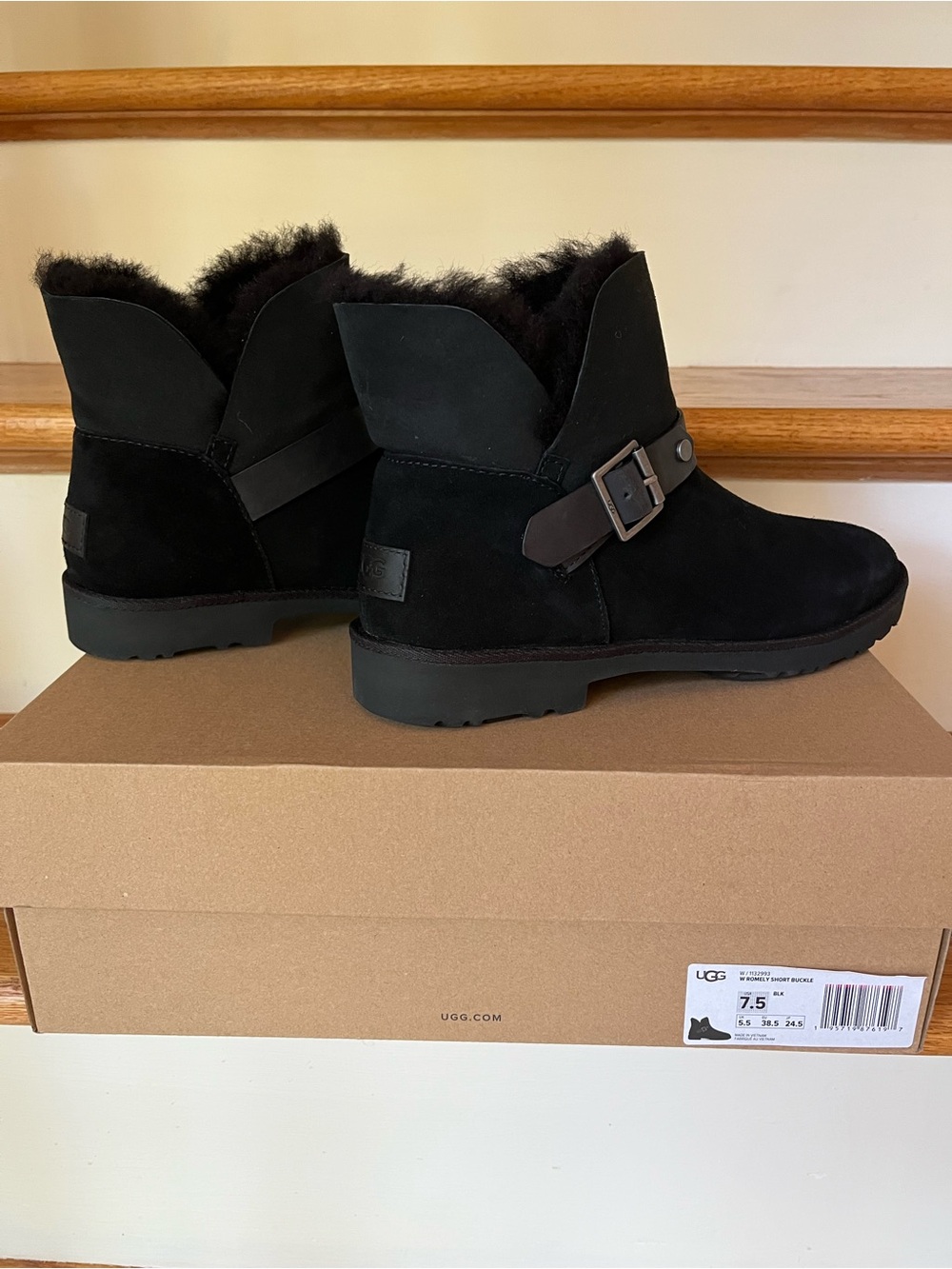 UGG Rimely Short Buckle Boots in Black Size 7.5 NIB